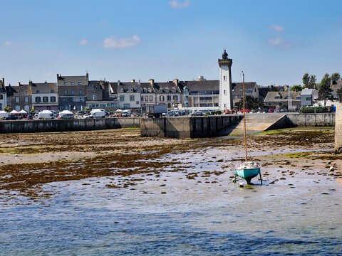Port and lighthouse of Roscoff in low tide, a commune in the Finist&egrave;re d&eacute;partement of Brittany in northwestern France