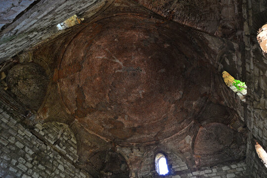 Evliya Kasim Pasha Mosque, located in Edirne, Turkey, was built in 1479. It has survived to the present day in its original form.