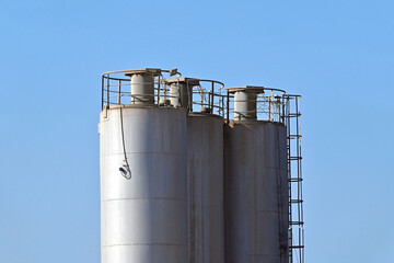 Cement batching silos