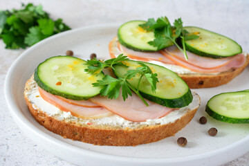 a sandwich with meat, cheese and vegetables on it