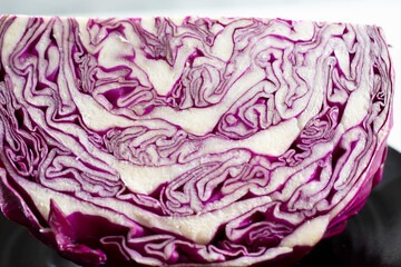 Obraz premium A closeup view of a quarter red cabbage on a plate.