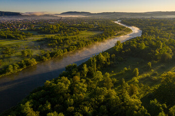 Obraz premium Dolina Dunajcu, Beskid Sądecki, Nowy Sącz, wschód słońca