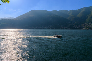 bello scorcio sul lago maggiore con cielo azzurro
