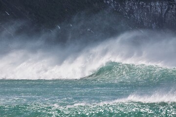Obraz premium Stormy Waves Breaking