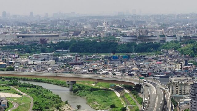 猪名川を跨ぐ阪神高速11号池田線