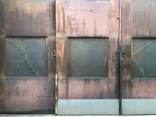 倉庫の扉