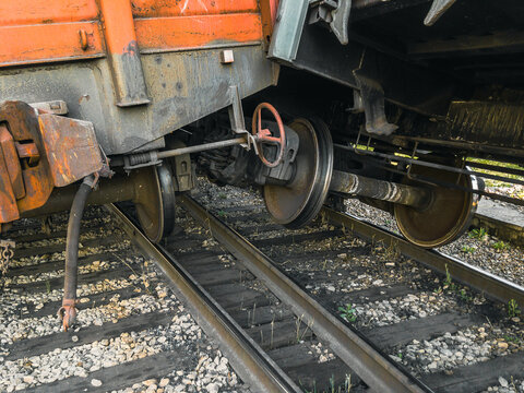 As a result of a train accident, the train derailed. An accident on the railway. A railway carriage derailed during daylight hours. The railway car as a result of the accident came off the rails.