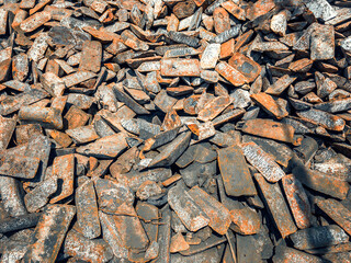 The shape of cast iron: ingots, ingots in a solid state. Transfer cast iron is cast iron used for further processing into steel. Pig iron ingots are stored in a warehouse.