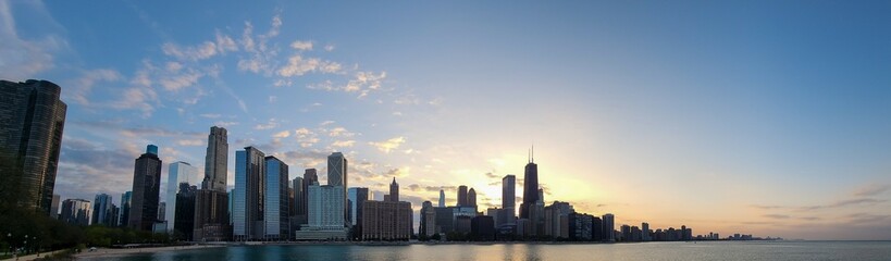 Obraz premium Sunset behind Streeterville