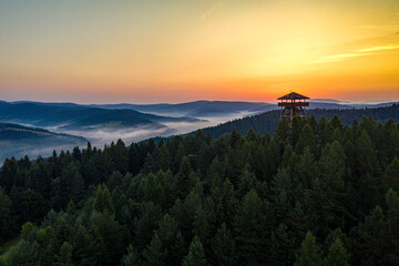 Muszyna Góra Malnik wieża widokowa poranek lato, dron © Maciej G. Szling