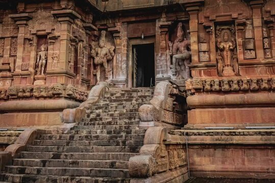 Cinematic Video - Tanjore Big Temple or Brihadeshwara Temple was built by King Raja Raja Cholan, Tamil Nadu. It is the very oldest & tallest temple in India. This is UNESCO's Heritage Site.