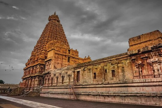 Cinematic Video - Tanjore Big Temple or Brihadeshwara Temple was built by King Raja Raja Cholan, Tamil Nadu. It is the very oldest & tallest temple in India. This is UNESCO's Heritage Site.
