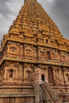 Cinematic Video - Tanjore Big Temple or Brihadeshwara Temple was built by King Raja Raja Cholan, Tamil Nadu. It is the very oldest & tallest temple in India. This is UNESCO's Heritage Site.