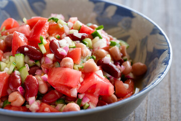 ミックスビーンズとトマトのズサラダ