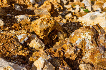 Accumulation of fragments of siliceous rocks lying under the sun
