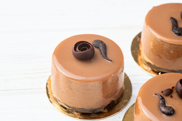 Caramel chocolate cake