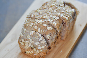 bread , whole wheat bread or sourdough bread or loaf of bread or cranberry and whole grain bread in the tray