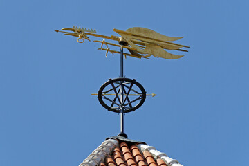 Wetterhahn auf derm Dach des Tores zum langen Domberg, Tallinn, Estland