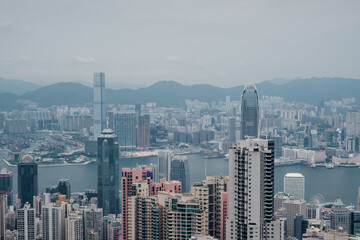 Obraz premium The urban atmosphere of Hong Kong observed from the mountains
