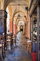 modena, italien - arkaden in der altstadt