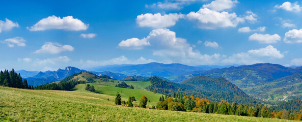 Autumn landscape in Pieniny mountains, Poland
Panoramic view from the Durbaszka peak to the Pieniny, Gorce and Beskidy Mountains.
