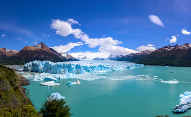 Perito Moreno Glacier high resolution panorama. A large tourist boat on the far right appears miniscule and gives a sense of scale of the glacier height of 74 m (240 ft) above the surface of the water