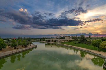 Atardecer rosado en el Parque Juan Carlos I de Madrid