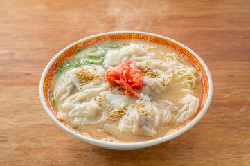 ワンタン麺