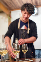 フランス、ジュラの白ワイン、Arbois Michel Gahier Chardonnay 2018で乾杯。

なわて通りにある、有力なビストロ「TROIS -rojiura-」。
豊富なワインと地元の食材を生かした絶品フレンチを味わえる。
店舗は松本市の伝統的な蔵造りの「なまこ壁（黒い壁面に白い漆喰の格子模様）」である。



日本国長野県松本市 - 2021年11月6日。
