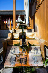 町中にある薬祖神社。
湧水群の一つで、飲用可能な美しい清水が湧いている。

美しい長野の中核都市、松本市を歩く。
日本国長野県松本市 - 2021年11月7日。
