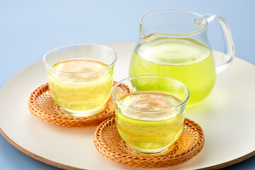 冷たい緑茶　グリーンティー
