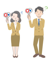 マルバツの札を持つスーツ姿の男女　正解　不正解　悩む