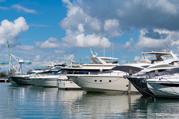 Fototapeta premium Luxury boat. Marina in Miami Beach, Florida USA. Yacht boat docked on sea Biscayne bay. Downtown Miami Marina with luxury yacht boat. Summer vacation. Luxurious yacht marina. Yacht amenities