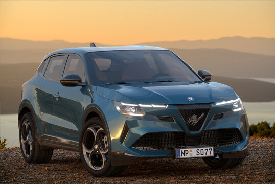 Alfa Romeo Junior hybrid