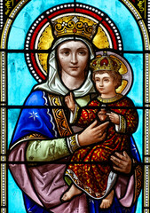 Holy Mary, Madonna, holding baby Jesus Christ in her arms. with the child. Sainte Marie, la Madone, tenant l'enfant J&eacute;sus-Christ dans ses bras.