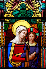 Holy Mary, Madonna, holding baby Jesus Christ in her arms. with the child. Sainte Marie, la Madone, tenant l'enfant J&eacute;sus-Christ dans ses bras.