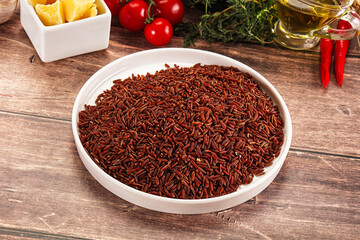 Red raw dry rice gor cooking