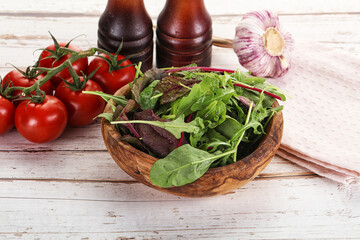Mix salad in the bowl