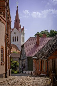 Calles t&iacute;picas de Cesis en Letonia