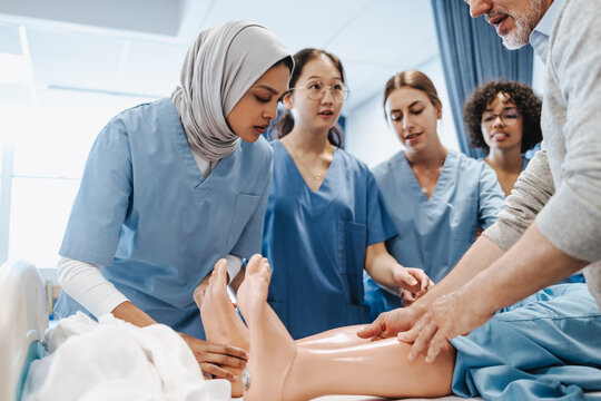 Medical education in a teaching hospital: Students learning in a clinical simulation
