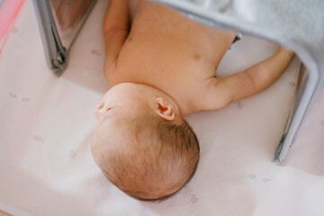 Neonatal jaundice under blue light
