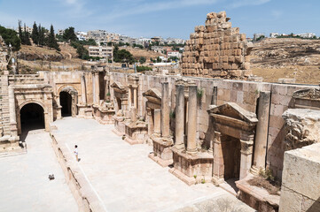 Panoramica del teatro sur de la antigua ciudad romana de Gerasa o Jarash, Jordania.