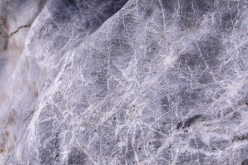 Obraz premium 北海道平取町、エトンベア スマノンノ（石の花）の碑公園で展示されている石【11月】