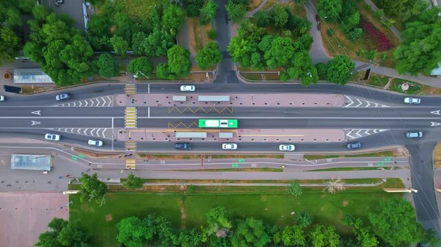 Dedicated bus line in the city, bus rapid transit (BRT)