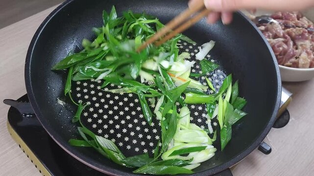 한국 음식 만들기 제육볶음 파 볶기