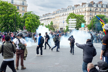 Policiers lors d'une manifestation dans le centre de Paris en France