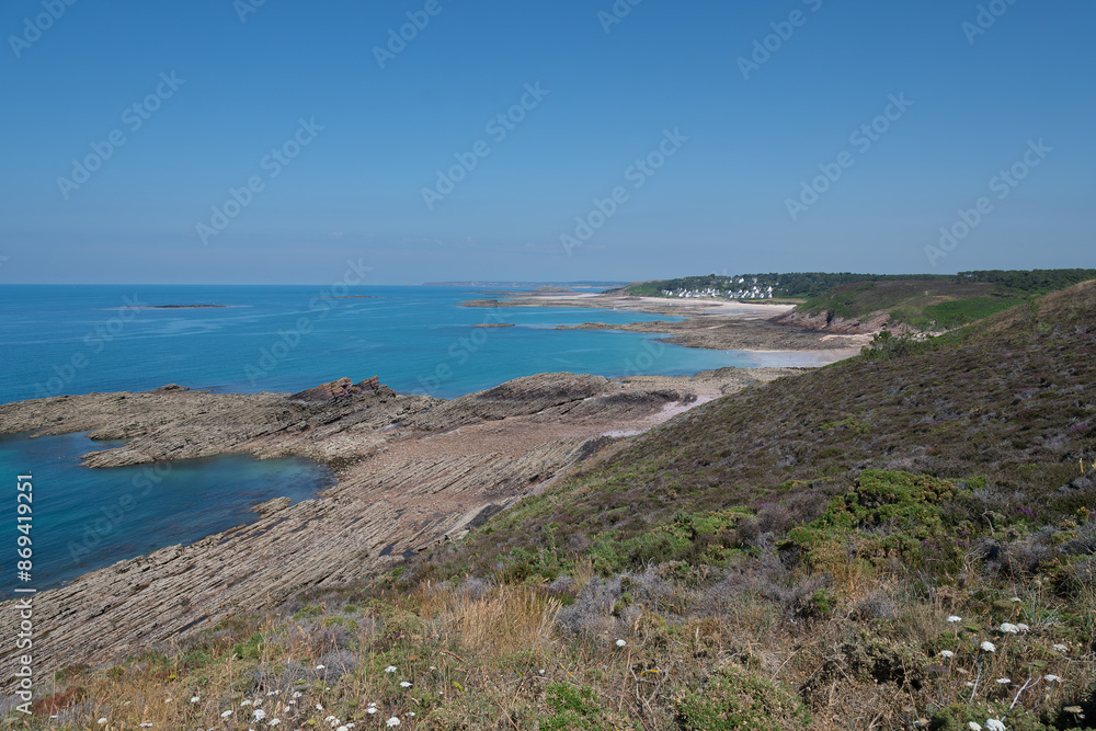 Poster Joli paysage de la côte bretonne depuis le sentier de randonnée GR34 du cap d'Erquy - Bretagne France