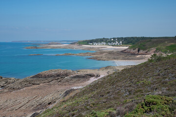 Joli paysage de la côte bretonne depuis le sentier de randonnée GR34 du cap d'Erquy - Bretagne France