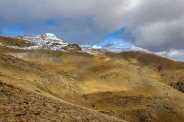 Climbing to the Salòria peak by the ridge towards the summit (Alt Urgell, Catalonia, Spain, Pyrenees)