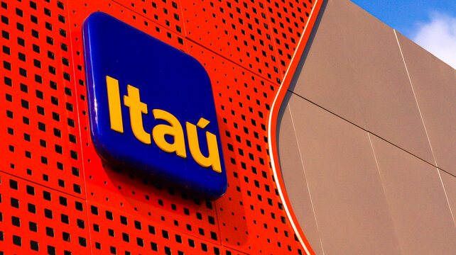 Uma ag&ecirc;ncia banc&aacute;ria do banco ita&uacute;. Foto feita em Mogi das Cruzes, SP, Brasil em 10 de Junho de 2024